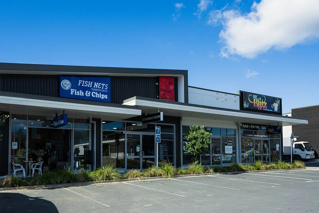 Warkworth MODERN RETAIL SHOP FOR INVESTMENT