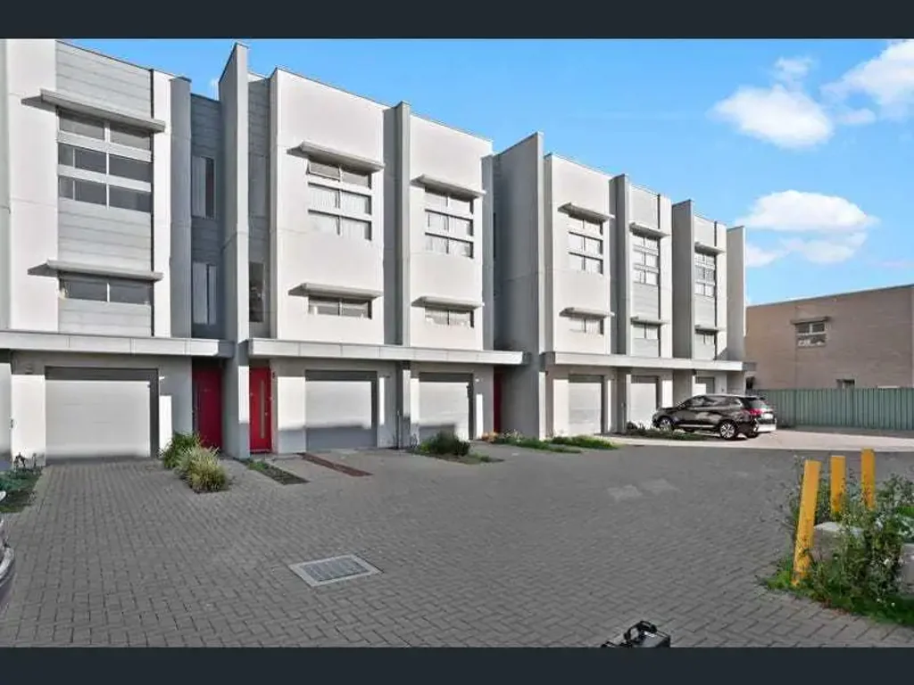 Fully Furnished, Comfortable Living in the Heart of Mawson Lakes!