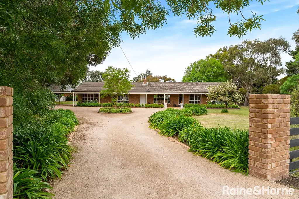 Riddells Creek 4ਬੈੱਡਰੂਮ Country Elegance on an Acre (Approx.)