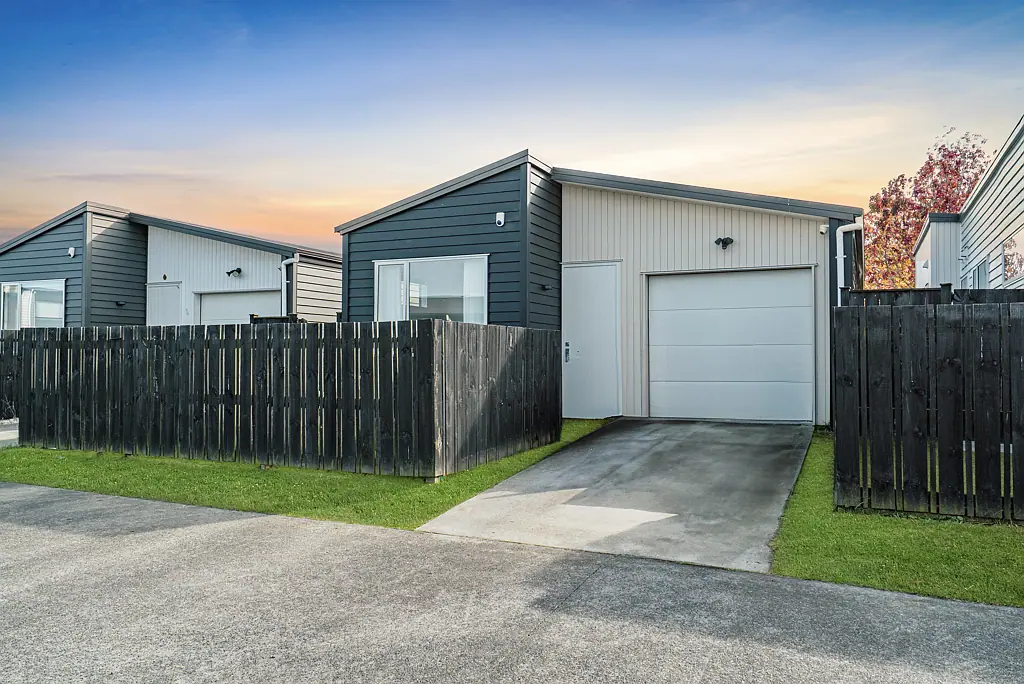 Papakura 3ห้องนอน Owners Have Moved - Must Be Sold!
