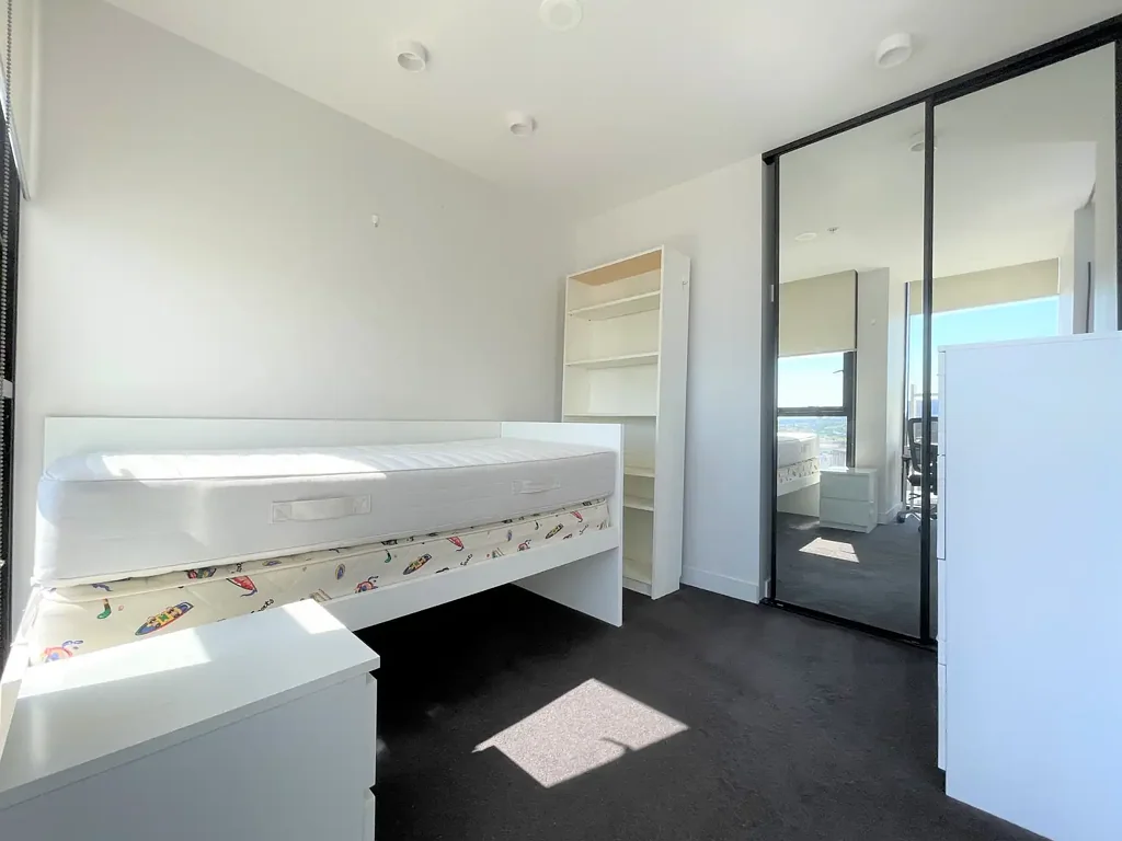 Furnished 3 BED Apartment Close to Everything