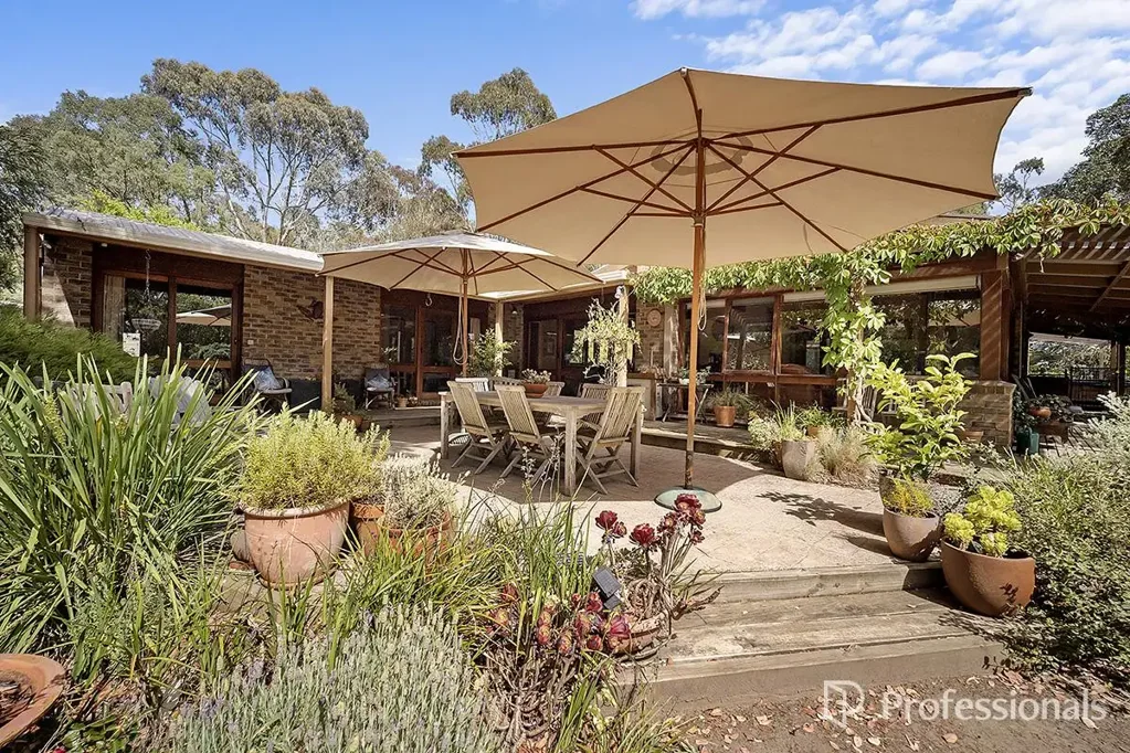 Wannon 4 Slaapkamer Tightly Held Oasis Set on Acreage
