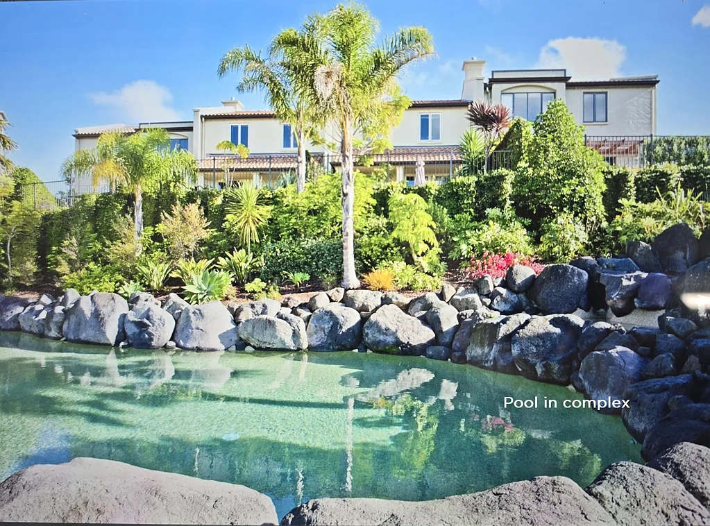 Albany 2ਬੈੱਡਰੂਮ Solid brick, resort style living for all ages