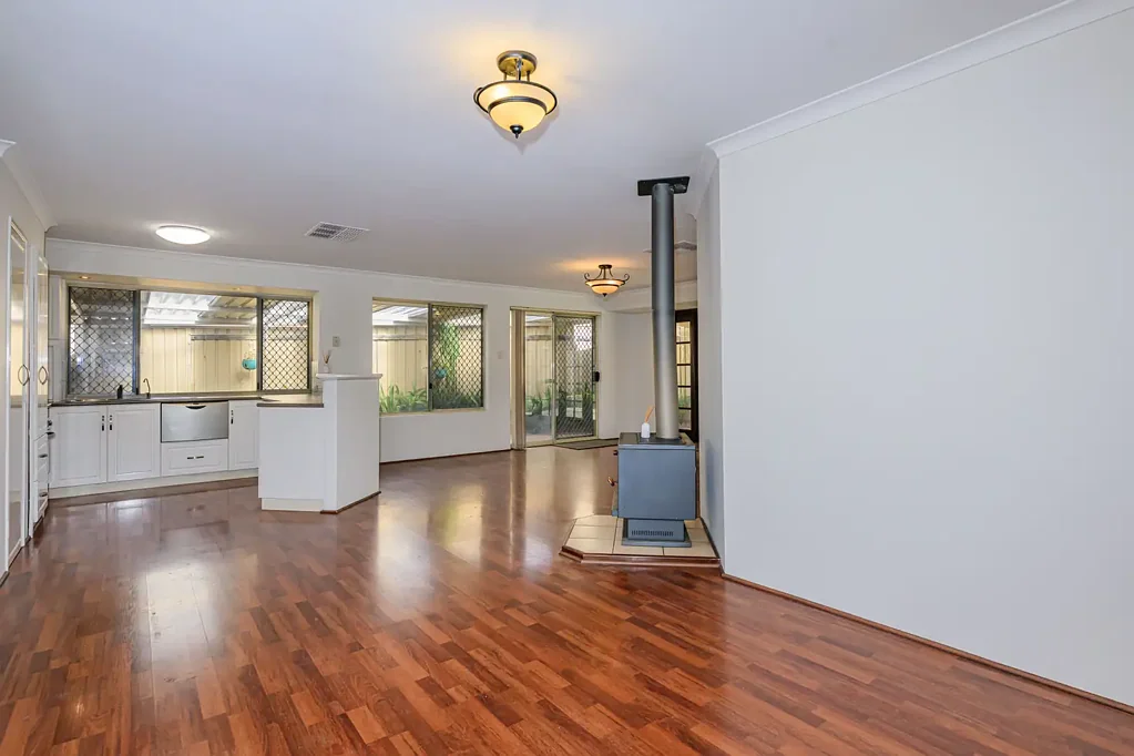 Stratton 4房  Big Price reduction - good value buying