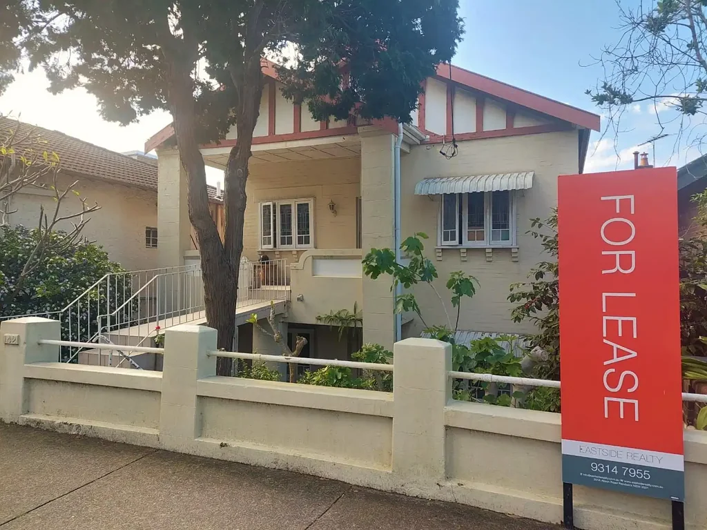 MODERN STUDIO MINUTES AWAY FROM BEACH