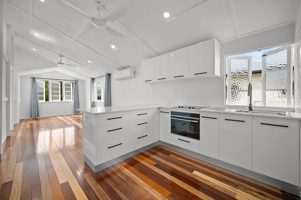Mooroobool 3房  Fully Renovated Queenslander with Timeless Charm