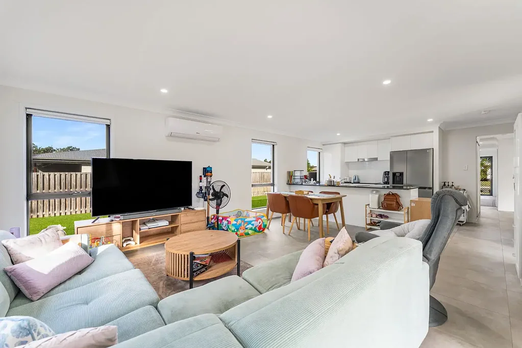 Rosewood 4部屋 MEDICALLY RETIRED OWNER - MOVE IN AT SETTLEMENT