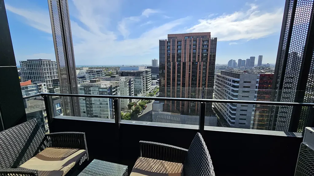 HIGH FLOOR, SPACIOUS, FURNISHED OPTION