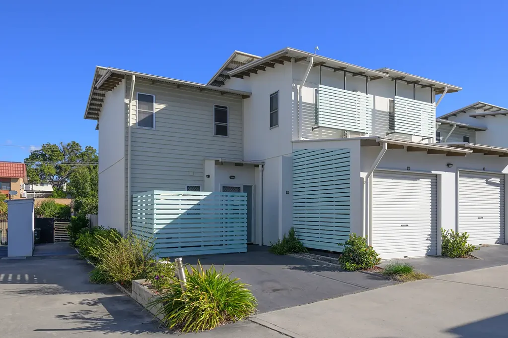 New Auckland 3房  SPACIOUS 2 STOREY TOWNHOUSE IN GATED COMPLEX…PRIVATE COURTYARD & BALCONY…SHARED POOL