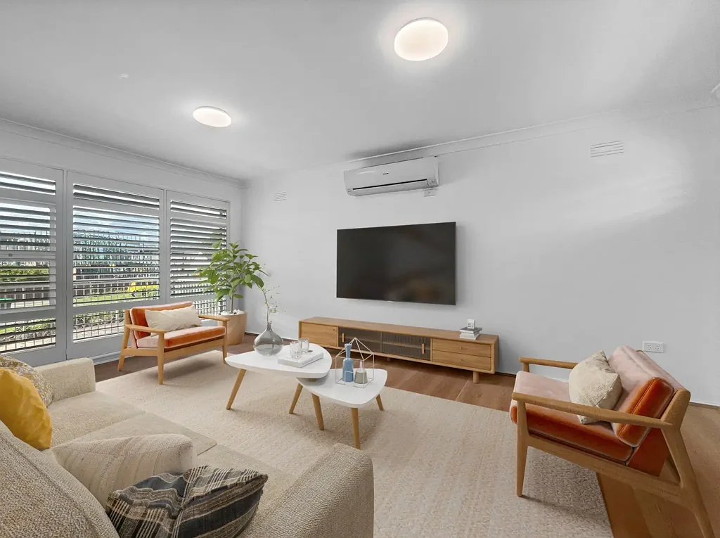 THREE BEDROOM FAMILY HOME AT THE END OF CUL-DE-SAC