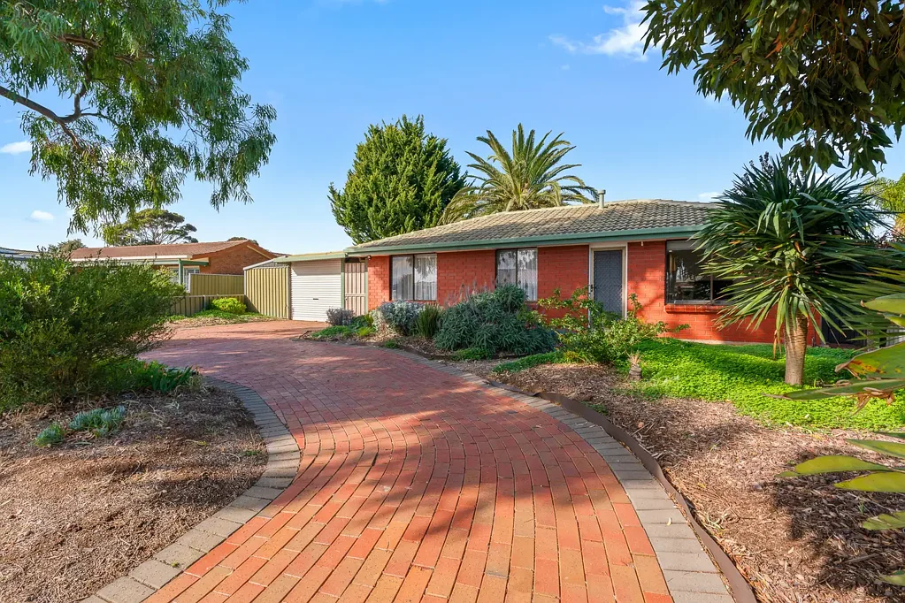 10 Chalani Crescent, Hallett Cove, SA 5158