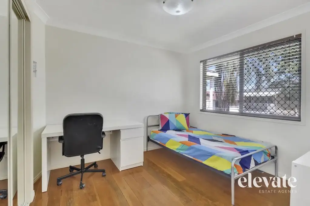 Furnished Room in Macgregor