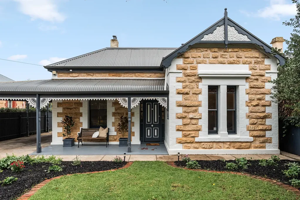 Maylands 3غرفة نوم Classic, Completely Renovated Victorian Charmer!