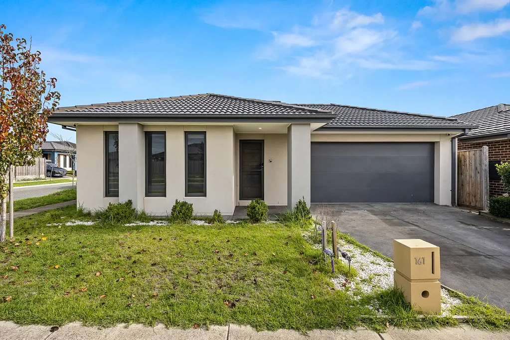 Modern Family Living in Clyde Springs Estate