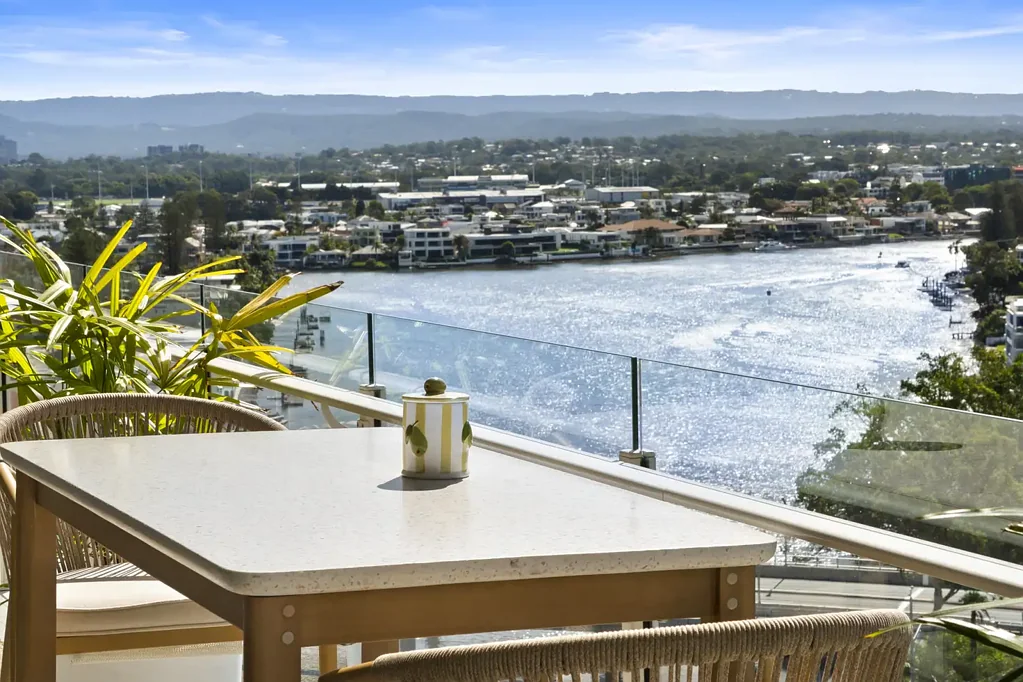 Surfers Paradise 2غرفة نوم Architectural Penthouse Style Apartment with North Facing Ocean & Skyline Views