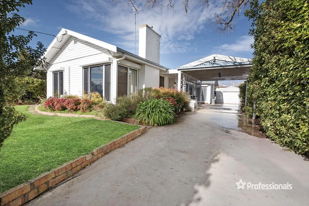 6 Morongo Avenue, Hamilton, VIC 3300