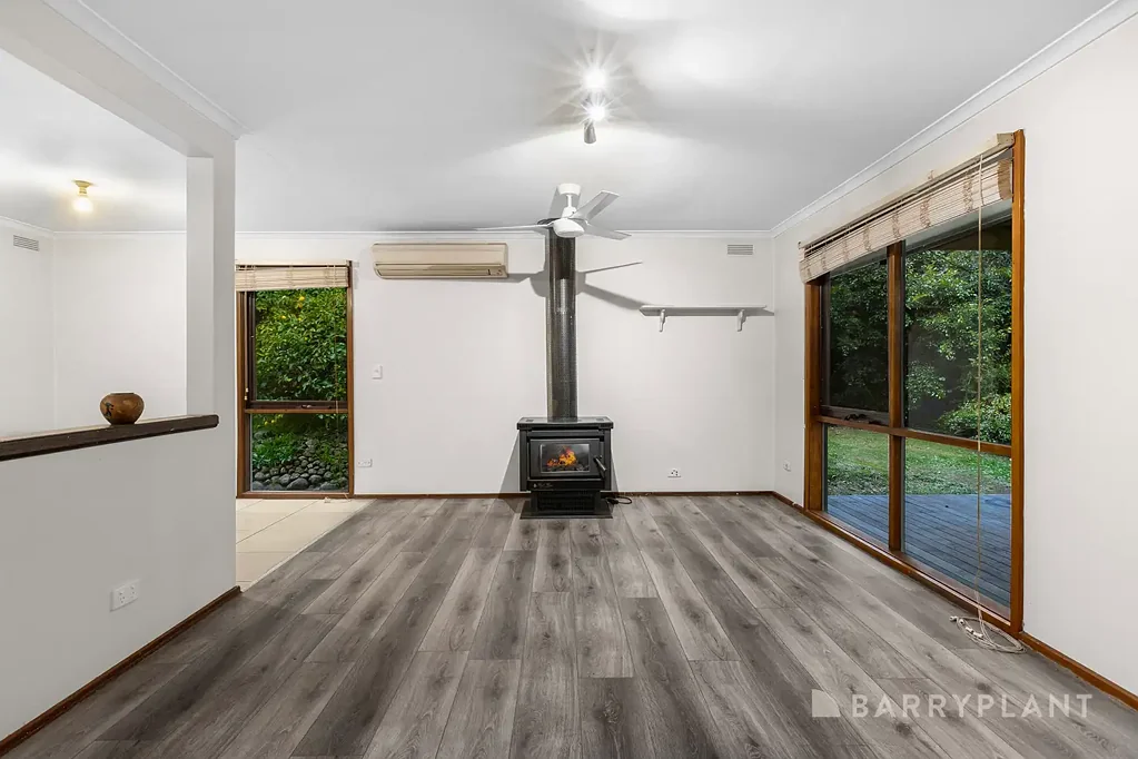Millgrove 3 Bedroom First Home Buyer Delight within walking distance to everything you need!
