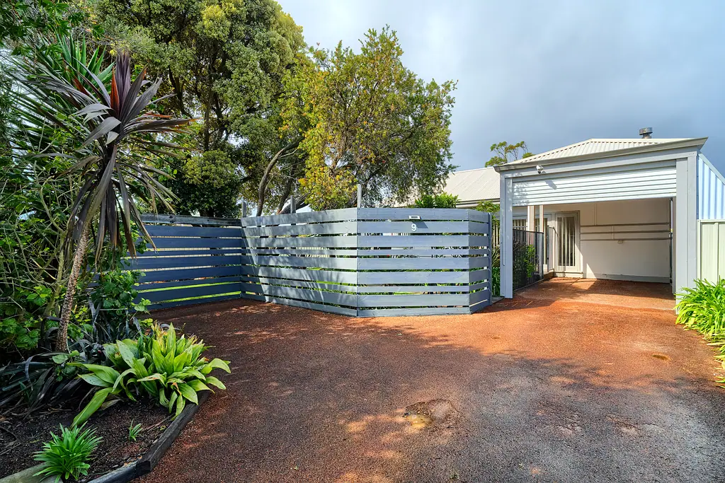 9 Minor Road, Orana, WA 6330
