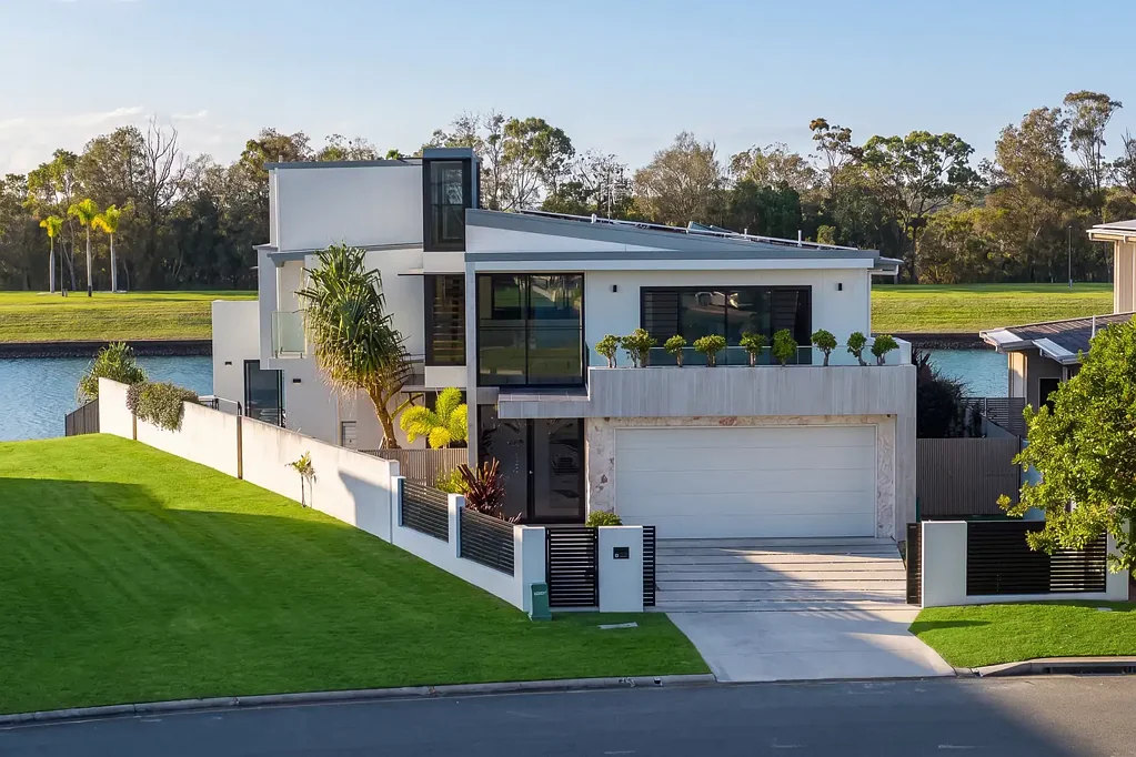 Jacobs Well 6غرفة نوم Tri-Level Masterpiece – Modern Luxury and an Unrivalled Waterfront Lifestyle