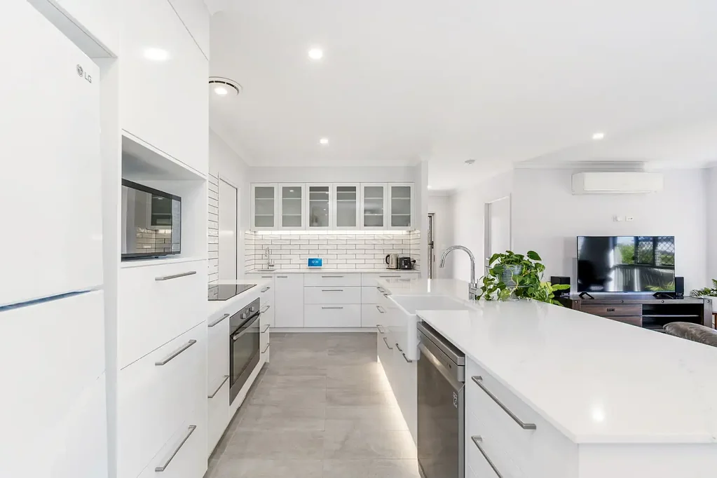Tinana 4房  Renovated & Ready to Move In – Stylish 4-Bedroom Home in Secure Gated Community