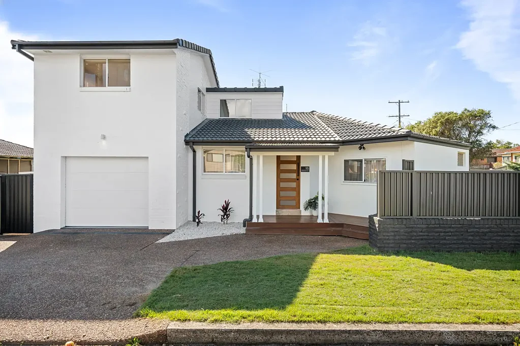 The Entrance 4 Bedroom Fully Renovated Family Entertainer in Prime Coastal Location