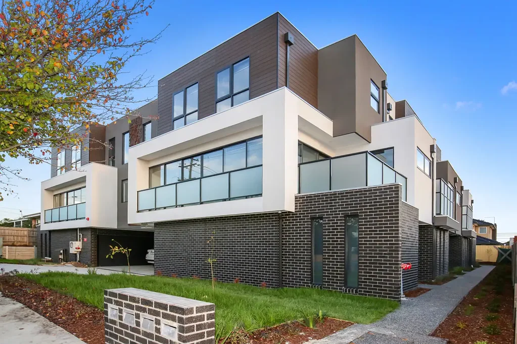 TOWNHOUSE LIVING IN THE HEART OF BULLEEN
