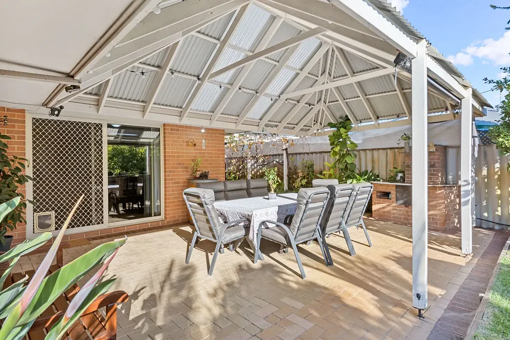 Ballajura 4房  FAMILY LIVING AT ITS FINEST 
    OPPOSITE PARKLANDS