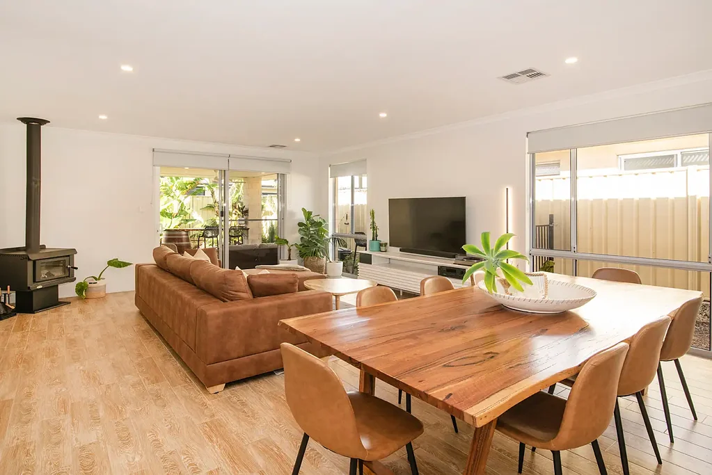 Dunsborough 4ห้องนอน NOW FROM $1.05M - FANTASTIC FAMILY HOME OVERLOOKING TREED RESERVE