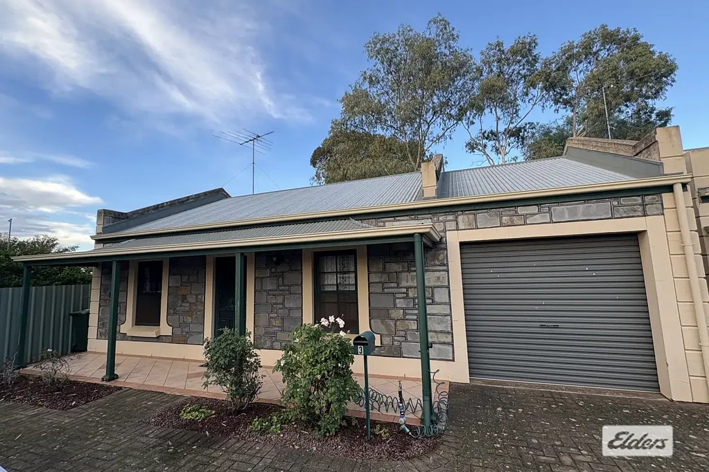 Great Location, Neat 2 Bedroom Home!