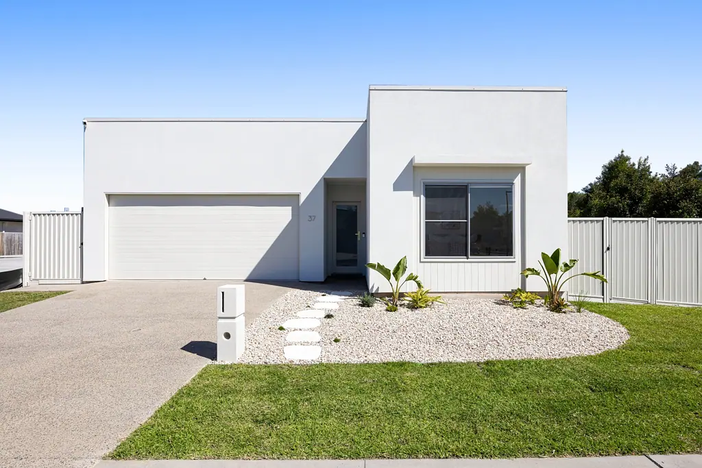 37 Greenmount Drive, Palmview, QLD 4553