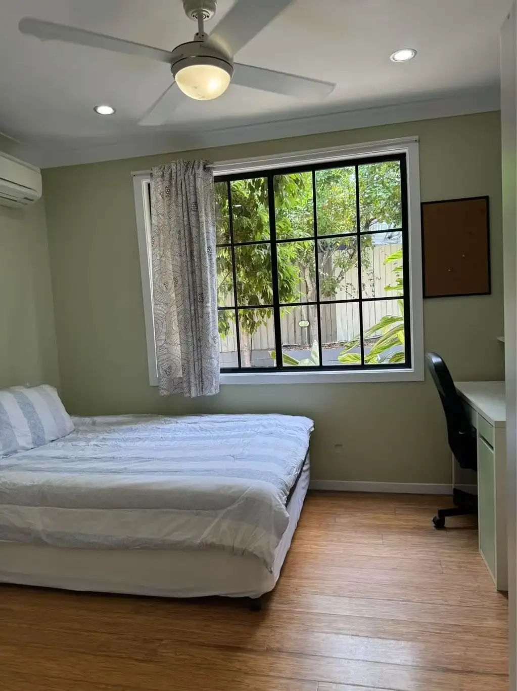 🌟 **Inner City-Fully Furnished Studio in West End. $375/week. Bill Included. Aircon, Wi-Fi, Pool. Available Now! Contact us now to arrange a viewing!