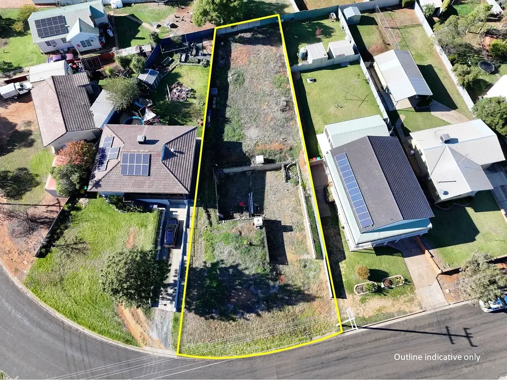 Parkes Well-fenced Block in Sought After Area