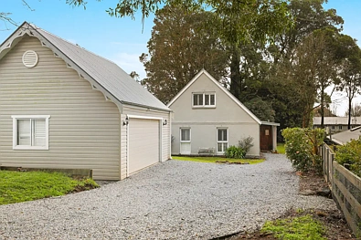 Burrawang 3房  Storybook Charm, Soaring Cathedral Ceilings in the Heart of the Village