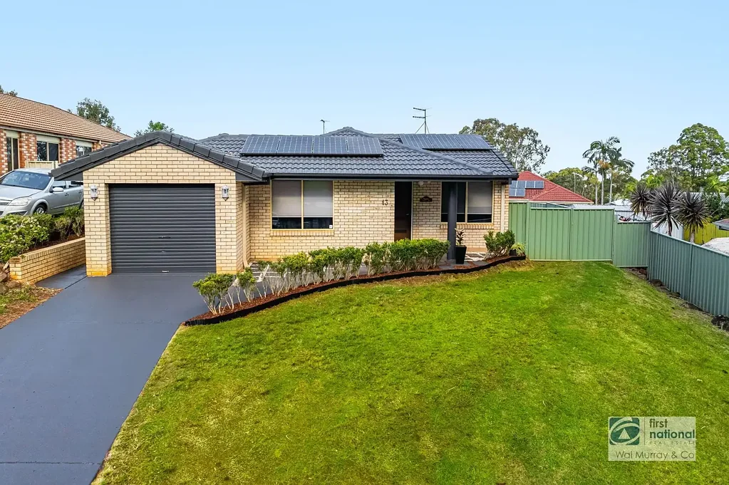 Goonellabah 3chambre LOWSET BRICK AND TILE RESIDENCE