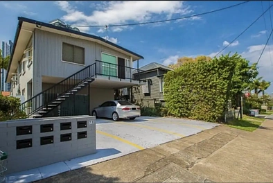 Southport 1 Slaapkamer Affordable Southport CBD Opportunity - Ideal First Home or Investment.