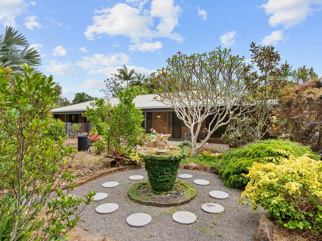Carbrook 4chambre MODERN COMFORT MEETS COUNTRY CHARM WITH DUAL LIVING OPPORTUNITY