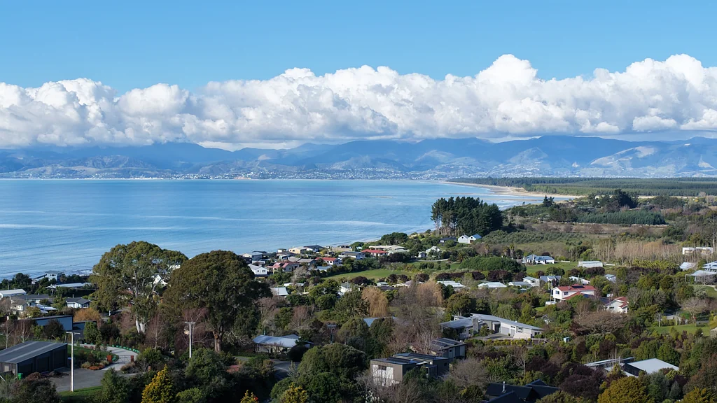 Ruby Bay 4Moenga Ruby Bay Lifestyle Home with Sea & Mountain Views