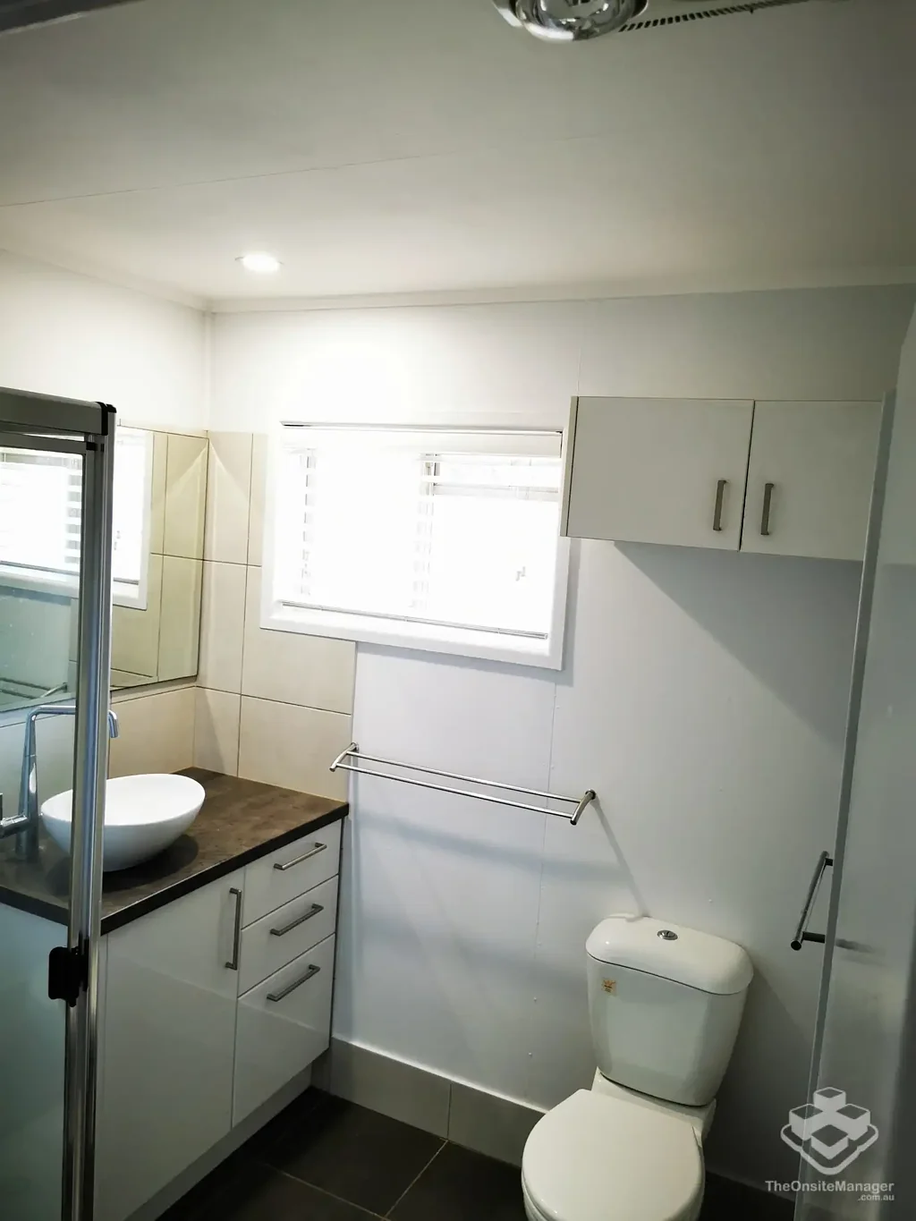 2 Bedrooms Unit. Perfectly Positioned, Close to All Amenities! Water and electricity Included!