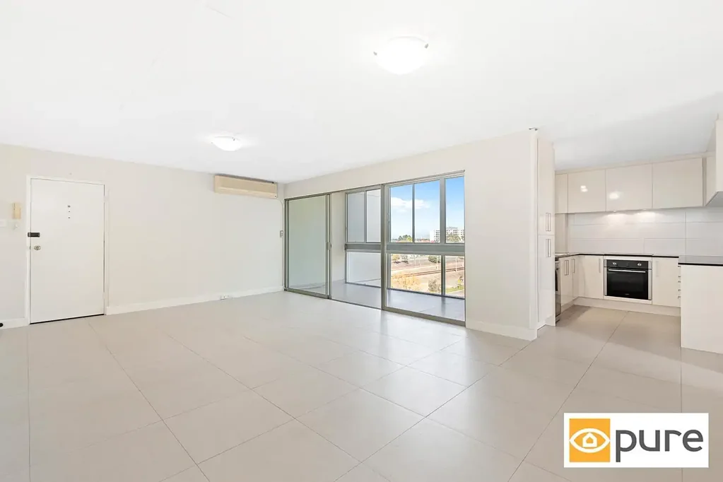 TOP FLOOR TWO BEDROOM APARTMENT WITH CITY VIEWS
