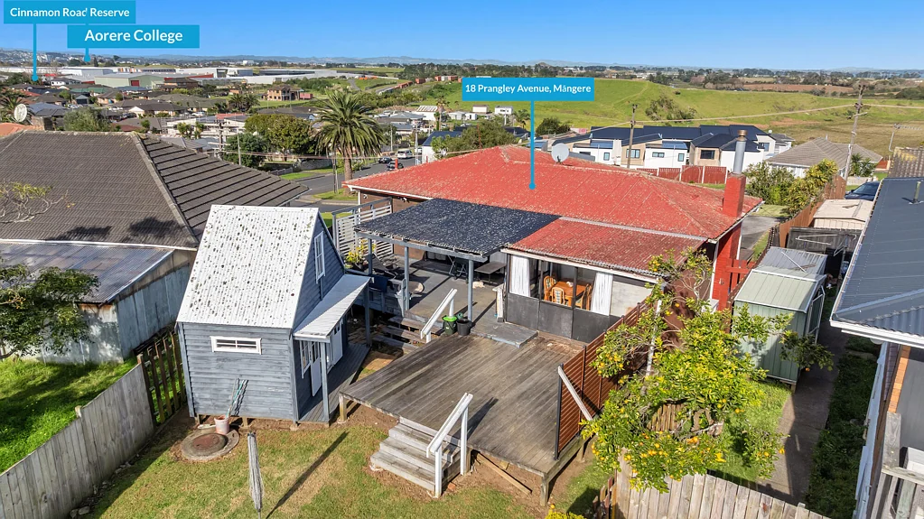 Mangere 3ห้องนอน Deceased Estate - Awesome Elevated Site with Views