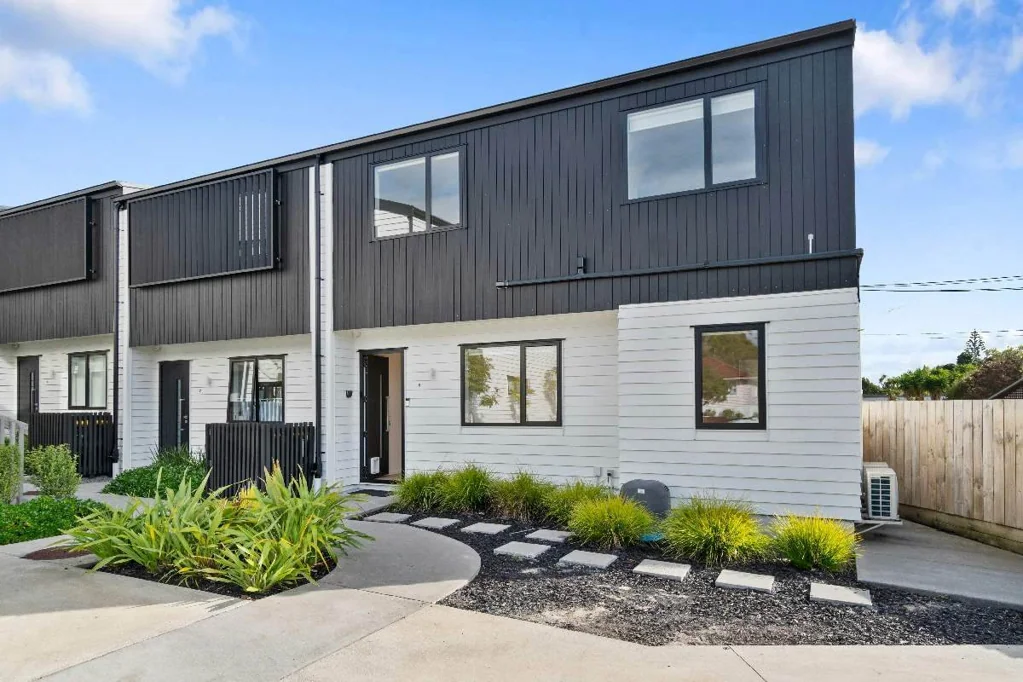 Sunny 3 Bedroom on Salisbury