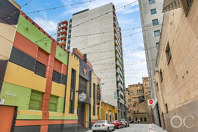 Adelaide 2房  Open the Door to Superb Northern Views Located Right in the Heart of the Action