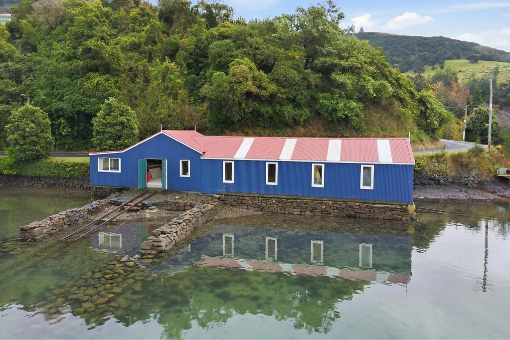 Careys Bay 1ਬੈੱਡਰੂਮ One of Otago's Iconic Boatsheds - still available