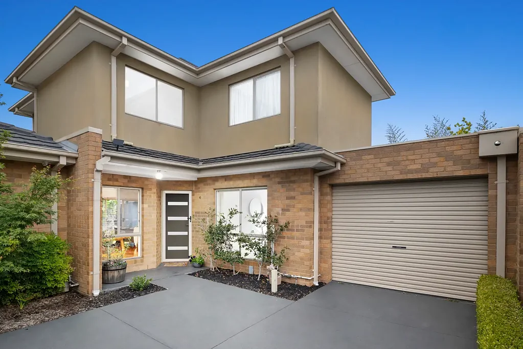 Oakleigh 4 Slaapkamer Timeless Quality Townhouse with Ground Floor Master