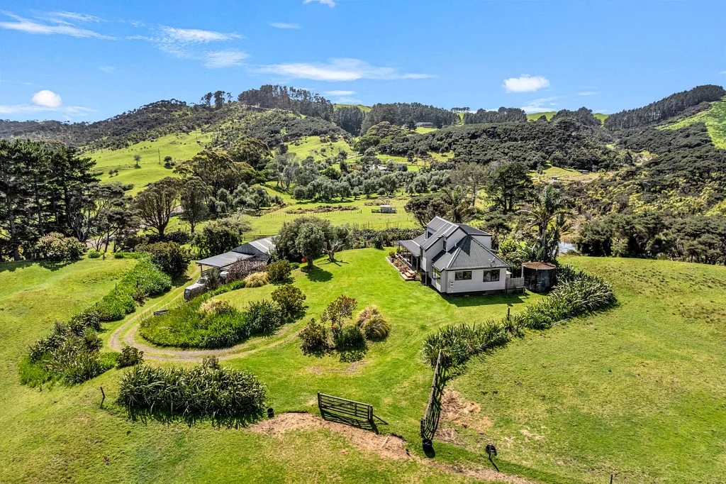 Helensville 4ਬੈੱਡਰੂਮ Wide Horizons, Infinite Possibilities