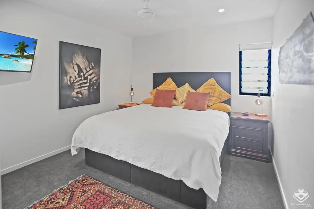 Executive 2.5 bedroom unit on Bardon Hill