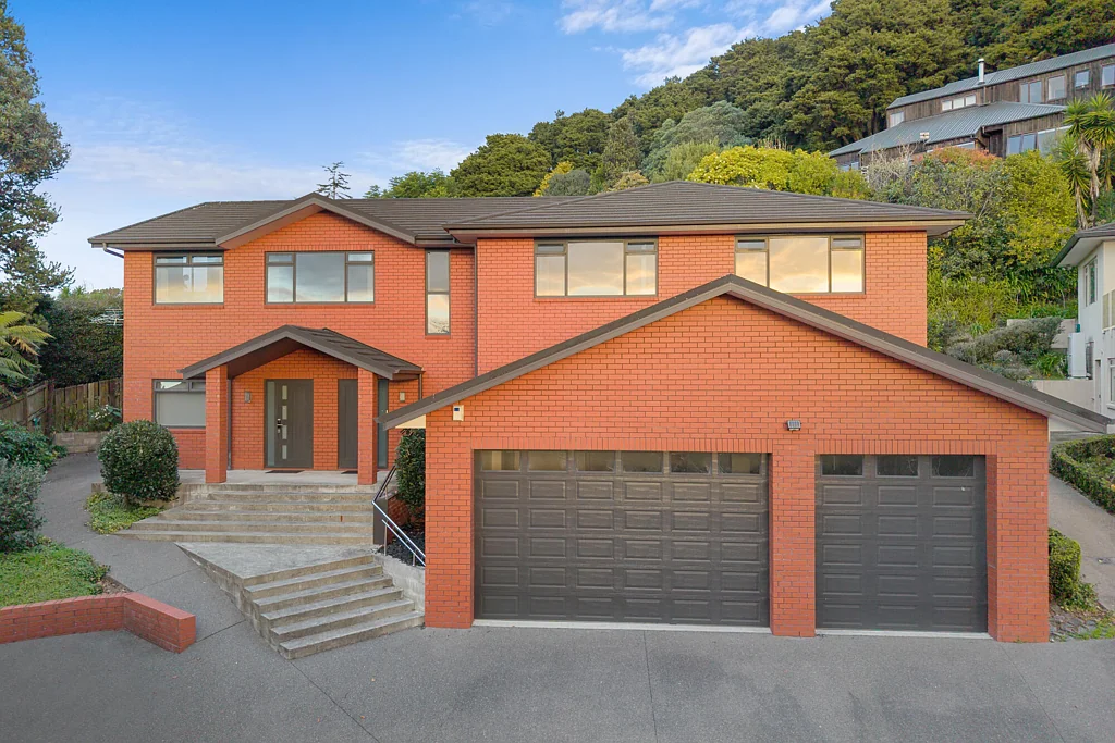 Pukekohe 5Kwarto Home and Income - Prime Location