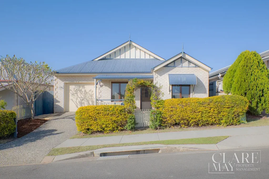 Beautifully presented Cottage style house with ducted air