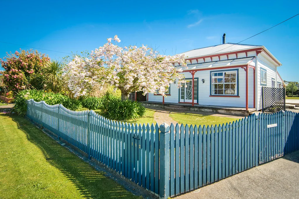 Westport 3房  Character Plus with Modern Conveniences!!