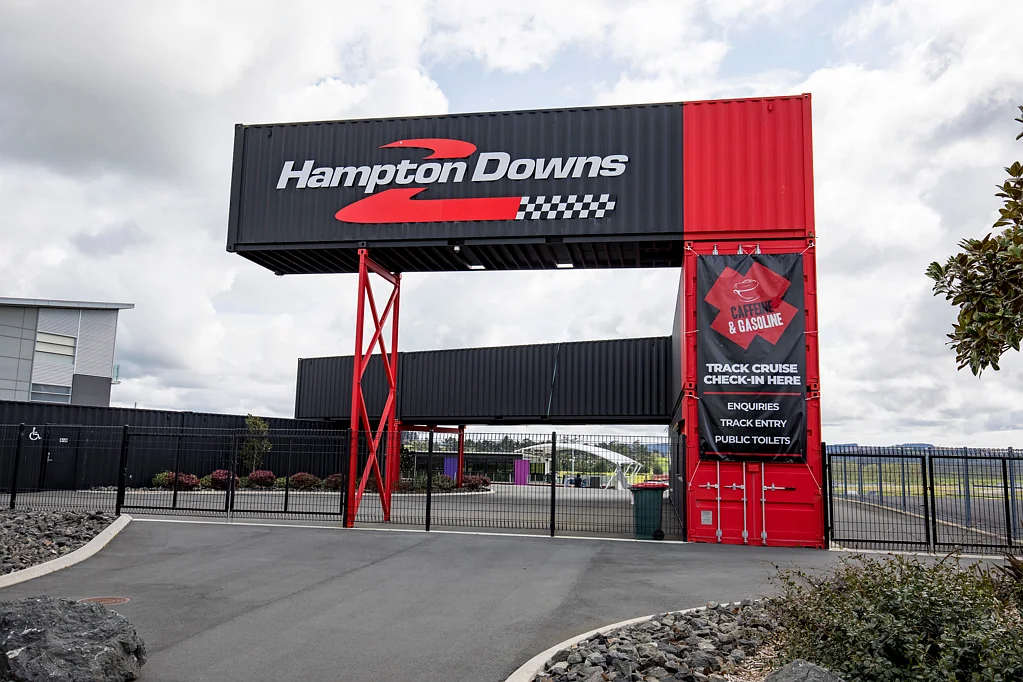 Hampton Downs 2 Bedroom Stunning track views
